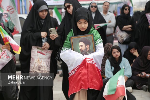 مراسم اربعین رهبر شهید انقلاب و شهدای مدرسه شجره طیبه میناب در بندرعباس