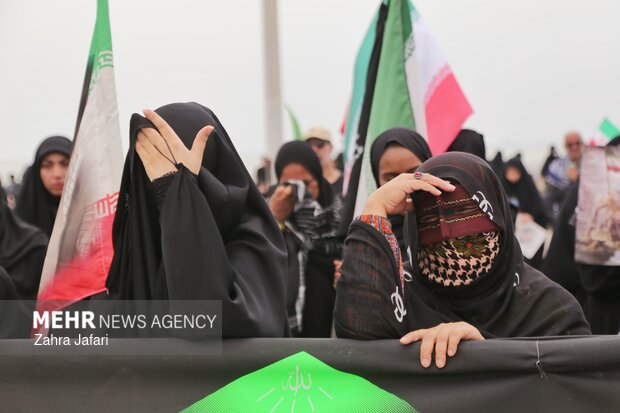از بجنورد تا سیریک؛ مامایی که جنگ را به جان خرید تا مادران تنها نمانند