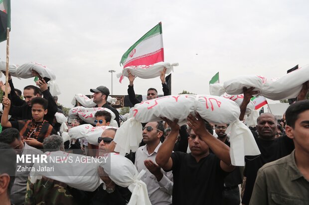 مراسم اربعین رهبر شهید انقلاب و شهدای مدرسه شجره طیبه میناب در بندرعباس