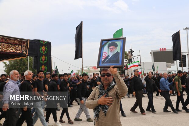 مراسم اربعین رهبر شهید انقلاب و شهدای مدرسه شجره طیبه میناب در بندرعباس