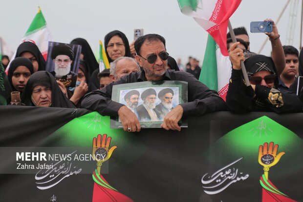 مراسم اربعین رهبر شهید انقلاب و شهدای مدرسه شجره طیبه میناب در بندرعباس