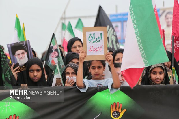 مراسم اربعین رهبر شهید انقلاب و شهدای مدرسه شجره طیبه میناب در بندرعباس