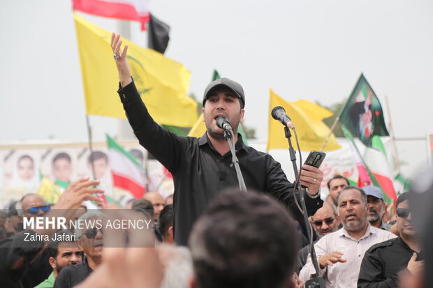 مراسم اربعین رهبر شهید انقلاب و شهدای مدرسه شجره طیبه میناب در بندرعباس