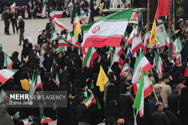 مراسم اربعین رهبر شهید انقلاب و شهدای مدرسه شجره طیبه میناب در بندرعباس