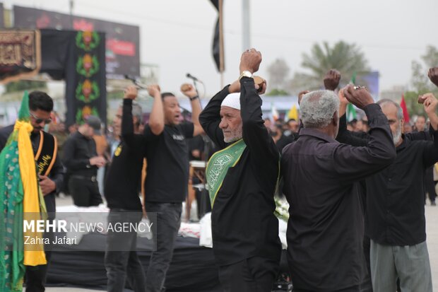 مراسم اربعین رهبر شهید انقلاب و شهدای مدرسه شجره طیبه میناب در بندرعباس