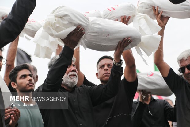 کشف ۶۲ قطعه از پیکر شهدای دانشآموز میناب؛ ماکان همچنان مفقودالاثر است کشف ۶۲ قطعه از پیکر شهدای دانشآموز میناب؛ ماکان همچنان مفقودالاثر است