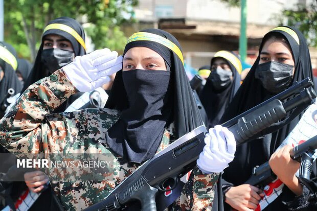 رژه نظامی بانوان بسیجی مشهد