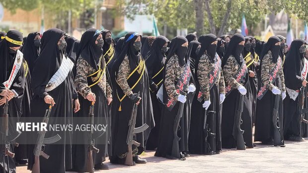 رژه نظامی بانوان بسیجی مشهد