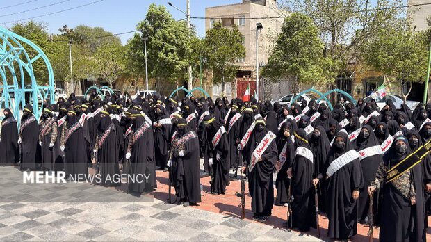 رژه نظامی بانوان بسیجی مشهد