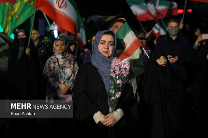 اجتماع مردمی در چهلمین شب شهادت امامِ قائدِ شهید در میدان شهدای هفتم تیر تهران