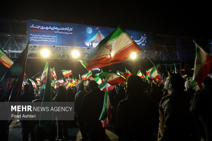 اجتماع مردمی در چهلمین شب شهادت امامِ قائدِ شهید در میدان شهدای هفتم تیر تهران