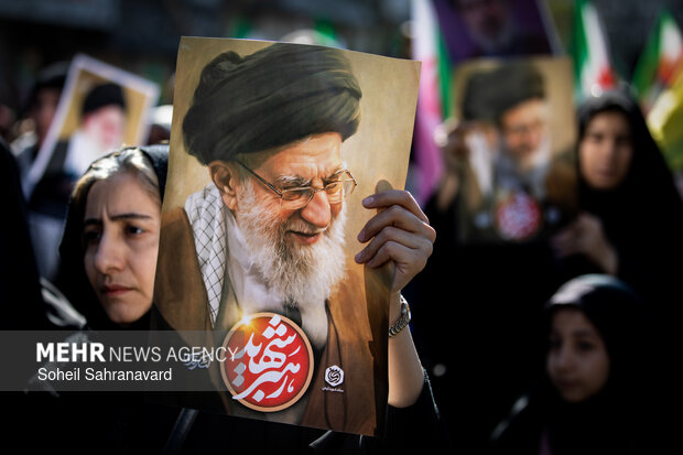 VIDEO: Zanjan mourns martyred Leader on 40th day