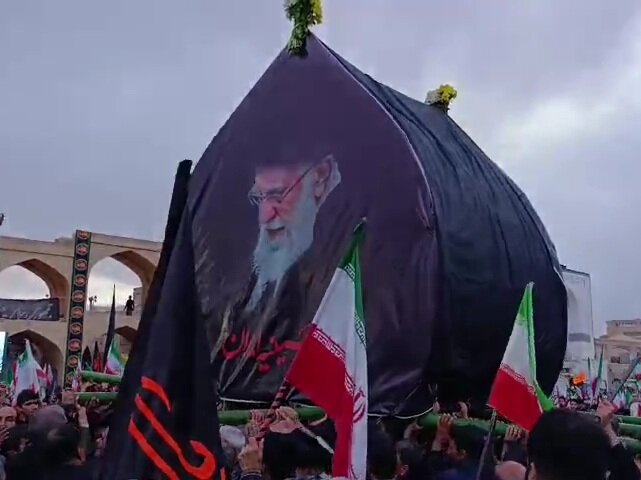 آیین سنتی نخل‌برداری به مناسبت اربعین رهبر شهید انقلاب در یزد