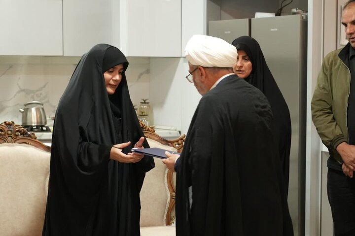 دیدار مسئولان سپاه لرستان با خانواده شهیدان «سهرابی» و «بهرامی»