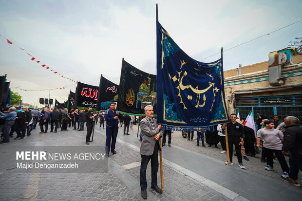 اجتماع و نخل برداری یزدی ها در اربعین شهادت قائد امت