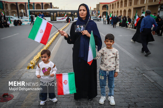 اجتماع و نخل برداری یزدی ها در اربعین شهادت قائد امت