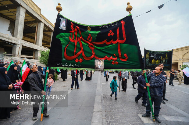 اجتماع و نخل برداری یزدی ها در اربعین شهادت قائد امت