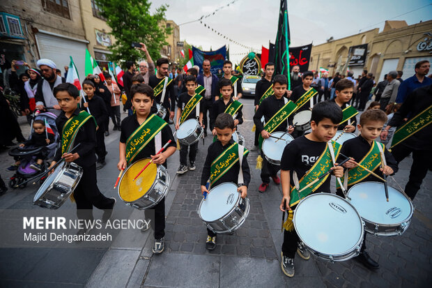 اجتماع و نخل برداری یزدی ها در اربعین شهادت قائد امت