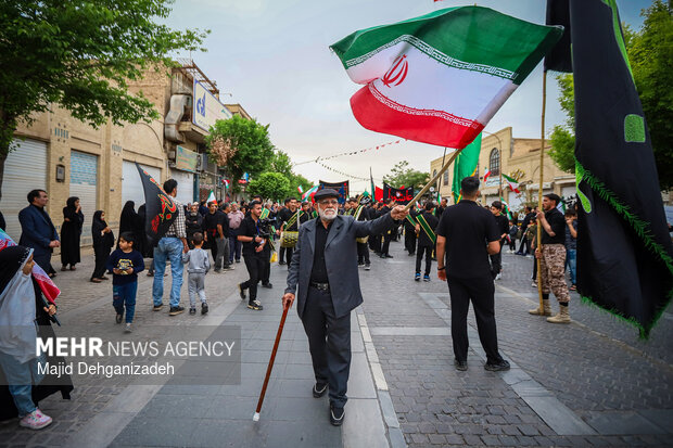 اجتماع و نخل برداری یزدی ها در اربعین شهادت قائد امت