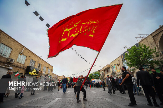اجتماع و نخل برداری یزدی ها در اربعین شهادت قائد امت