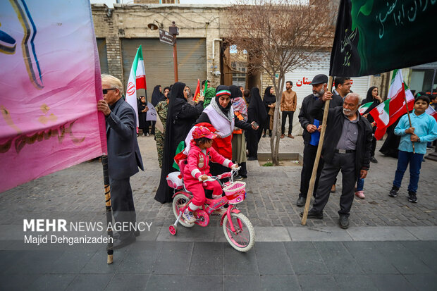 اجتماع و نخل برداری یزدی ها در اربعین شهادت قائد امت