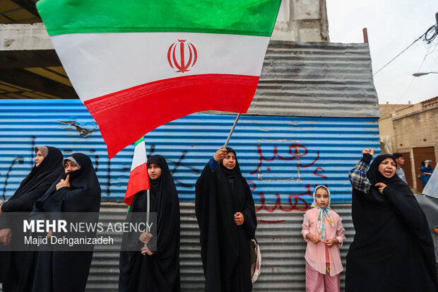 اجتماع و نخل برداری یزدی ها در اربعین شهادت قائد امت