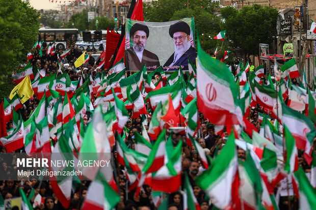 اجتماع و نخل برداری یزدی ها در اربعین شهادت قائد امت