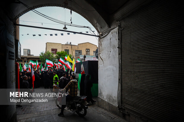 اجتماع و نخل برداری یزدی ها در اربعین شهادت قائد امت