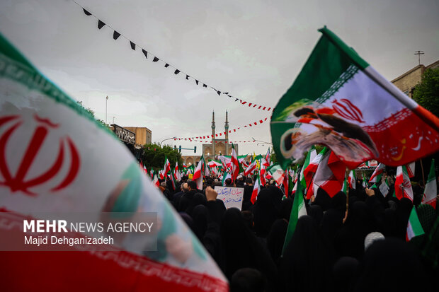 اجتماع و نخل برداری یزدی ها در اربعین شهادت قائد امت