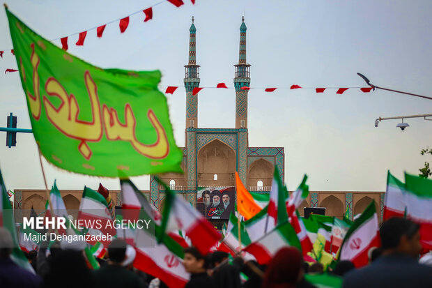 اجتماع و نخل برداری یزدی ها در اربعین شهادت قائد امت