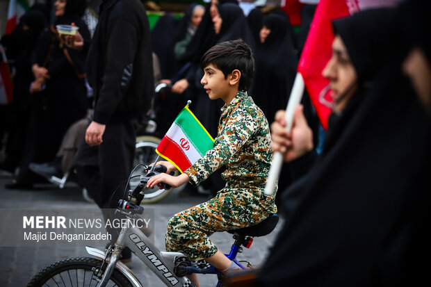 اجتماع و نخل برداری یزدی ها در اربعین شهادت قائد امت