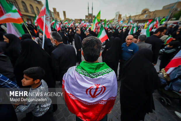 اجتماع و نخل برداری یزدی ها در اربعین شهادت قائد امت