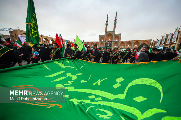 اجتماع و نخل برداری یزدی ها در اربعین شهادت قائد امت