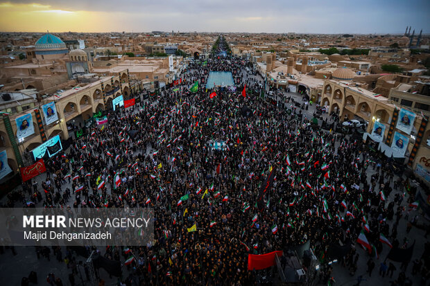 اجتماع و نخل برداری یزدی ها در اربعین شهادت قائد امت
