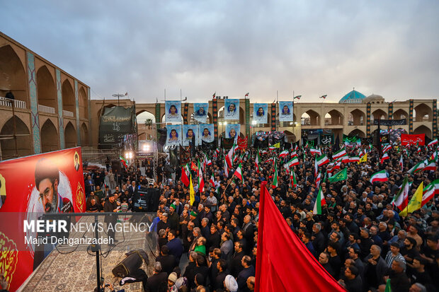 اجتماع و نخل برداری یزدی ها در اربعین شهادت قائد امت