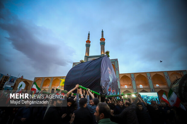 اجتماع و نخل برداری یزدی ها در اربعین شهادت قائد امت