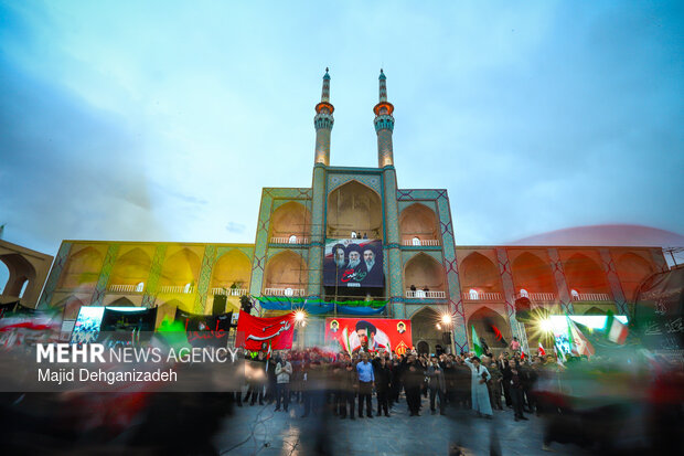 اجتماع و نخل برداری یزدی ها در اربعین شهادت قائد امت