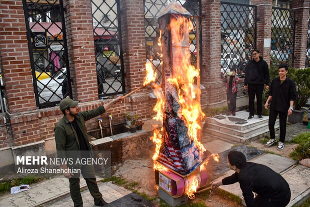 بیعت فرزندان میرزا با سومین امام انقلاب در رشت