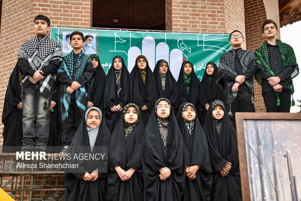 بیعت فرزندان میرزا با سومین امام انقلاب در رشت