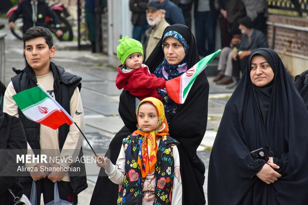 بیعت فرزندان میرزا با سومین امام انقلاب در رشت