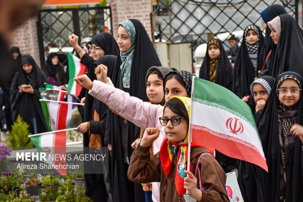 بیعت فرزندان میرزا با سومین امام انقلاب در رشت