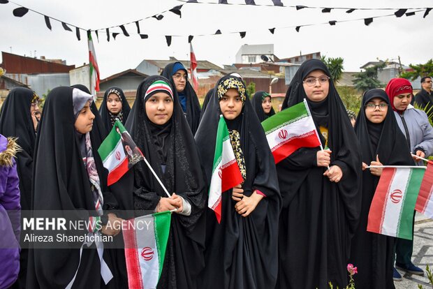 بیعت فرزندان میرزا با سومین امام انقلاب در رشت