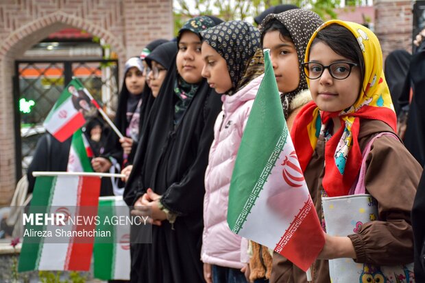 بیعت فرزندان میرزا با سومین امام انقلاب در رشت