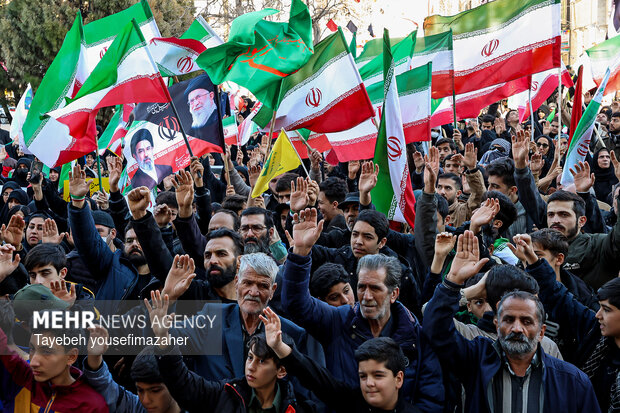 اجتماع به عشق وطن در همدان