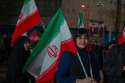 چهل روز است همه ملت ایران ایستاده اند