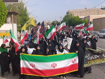 راهپیمایی و عزاداری بانوان بهابادی در سوگ اربعین رهبر شهید