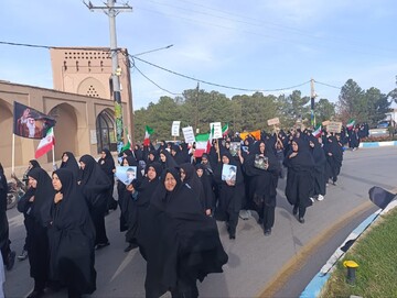 کاروان عزای بانوان بهابادی در سوگ اربعین رهبر شهید انقلاب