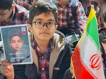حضور پرشور دانش آموزان گناوه ای در تجمع مردمی به یاد شهدای دانش آموز
