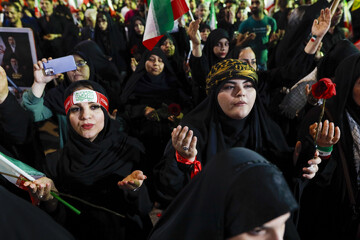 پیام مردم اهواز به دختران شهدا در روز دختر