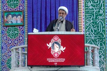 امام جمعه کرمان: مردم حضور در خیابان ها را قوی تر از قبل ادامه دهند